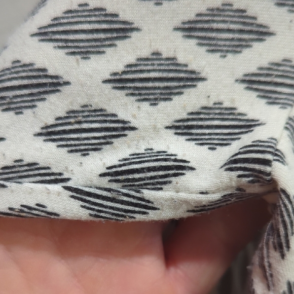 Chico's Black and White Geometric Long Sleeve Top Classic Basic - Picture 3 of 9